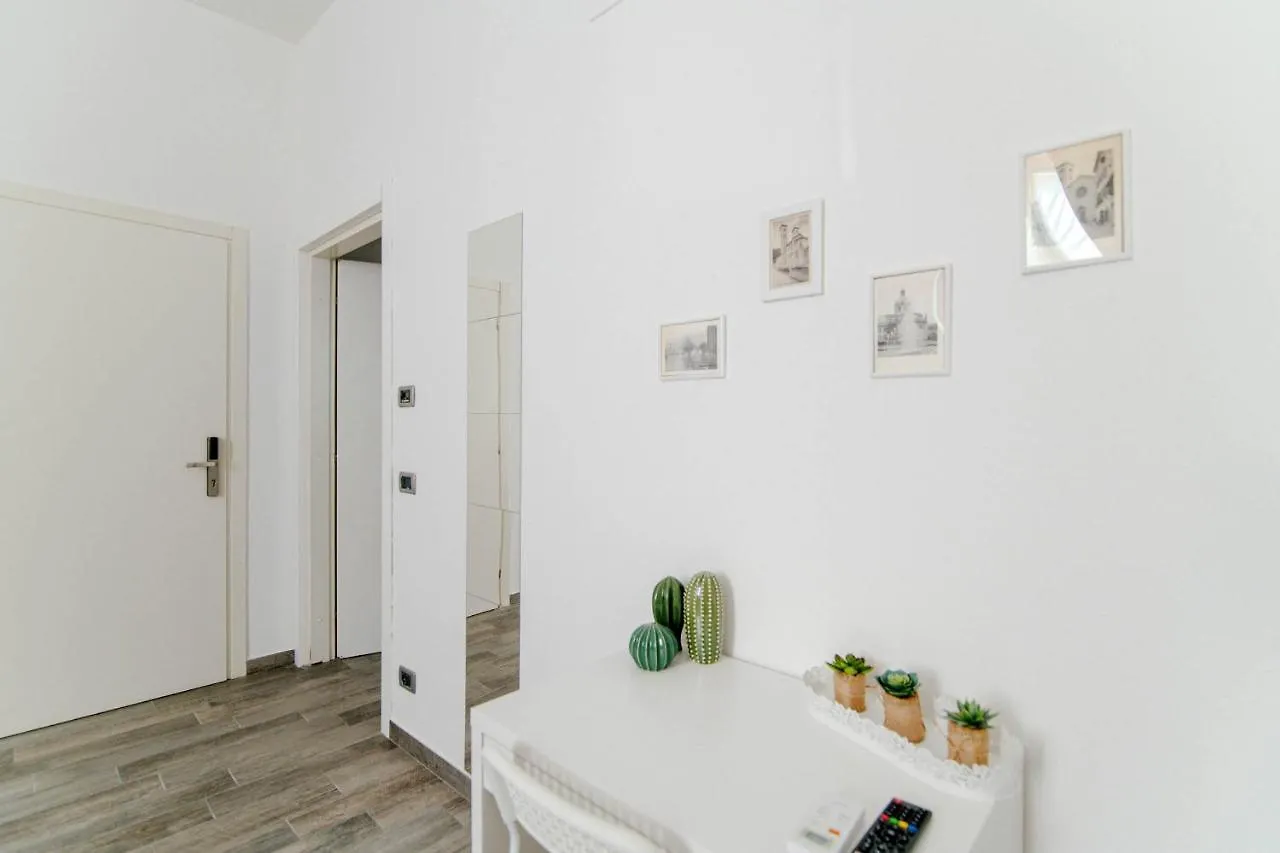 Downtown Rooms Como